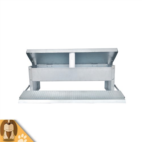 Аутоматска хранилица за пилетину на отвореном са металним пегалима капацитета 5 кг