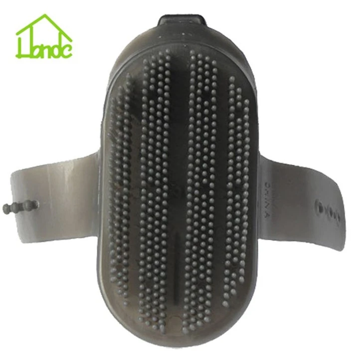 Horse Lovers Need A Comfortable Horse Brush